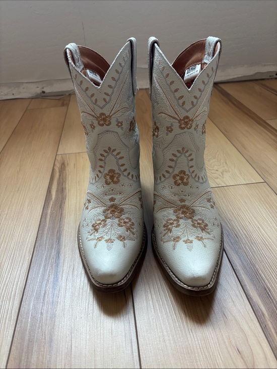 dingo Shoes - dingo Ivory Western Lace-Up Boots with Tan Embroidery